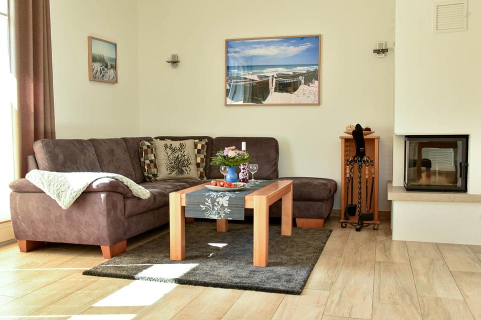 Living room, Seating area, fireplace
