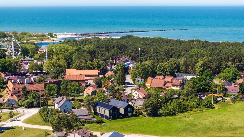 Property building, Nearby landmark, Bird's eye view, City view, Sea view