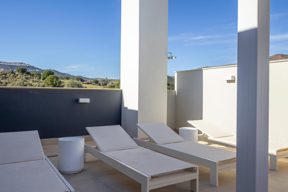 Balcony/Terrace, sunbed