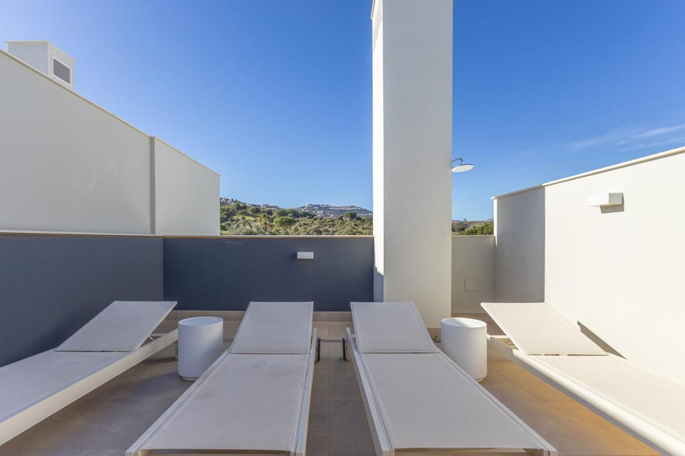 Balcony/Terrace, sunbed