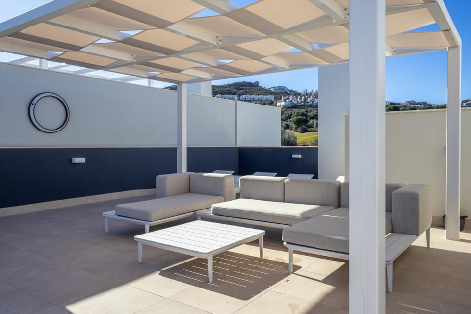 Balcony/Terrace, Mountain view, Pool view