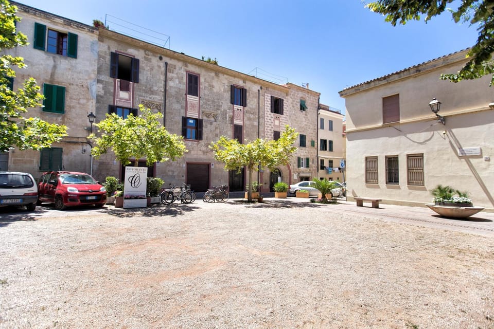Facade/entrance, Off site, Neighbourhood, Other, Street view