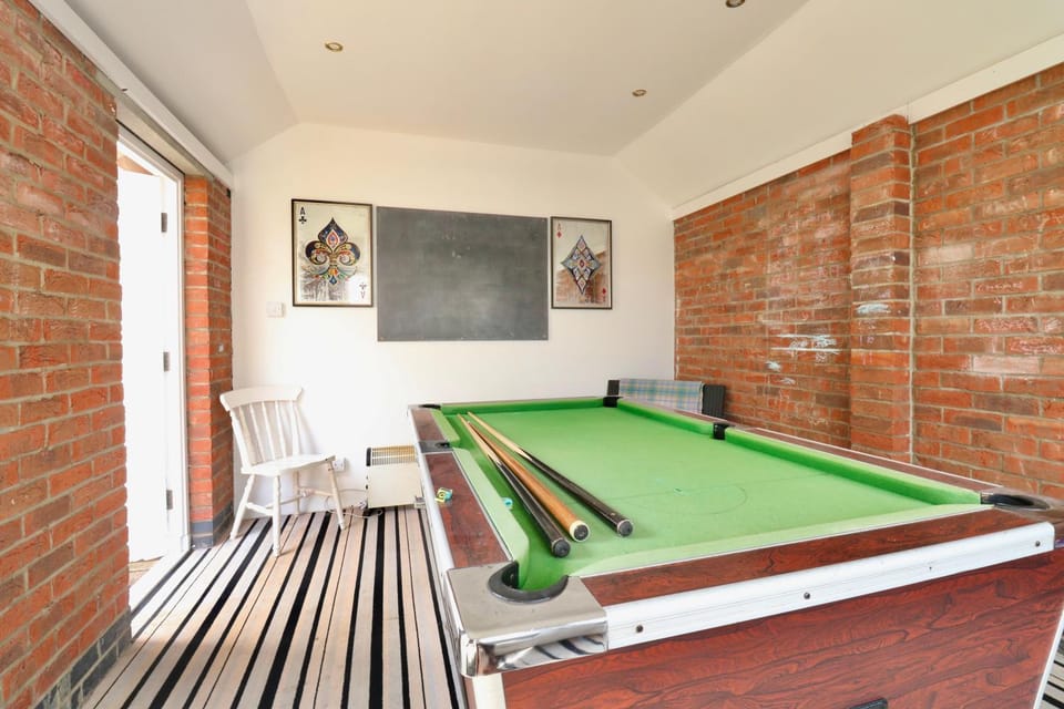 Game Room, Game Room