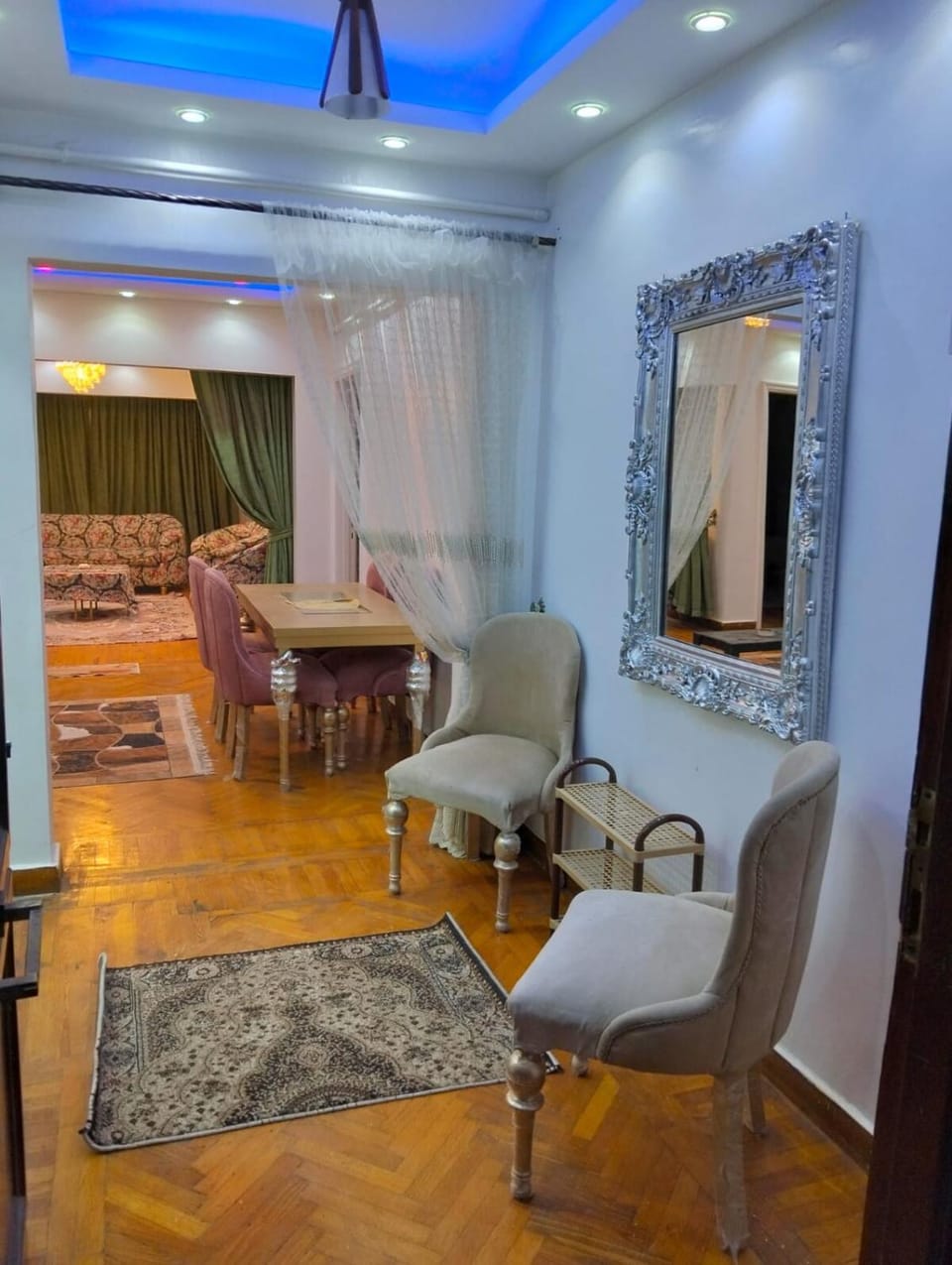 Living room, Seating area