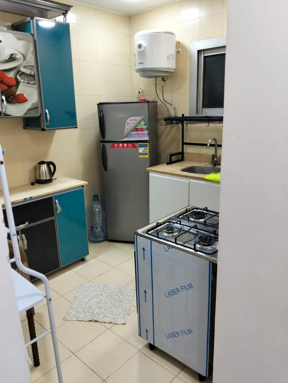 Kitchen or kitchenette, oven