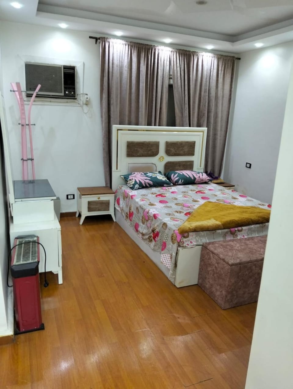 Bed, Photo of the whole room, Bedroom, air conditioner