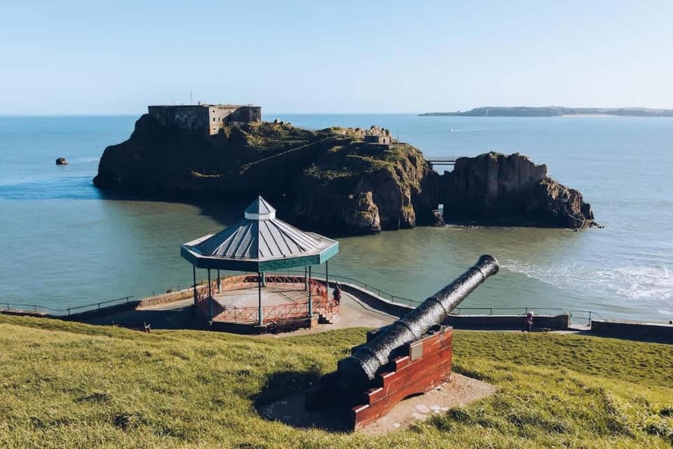 Luxury Tenby Old Town Retreat just 1-minute to Beach with Parking House in Wales