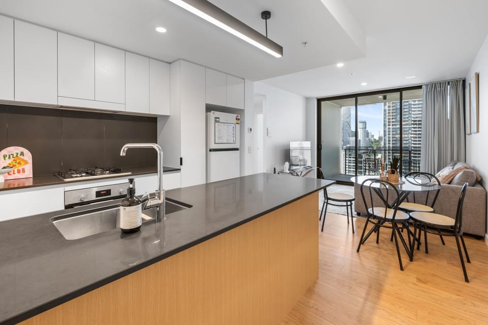 3-Bed City View Apt with Free Parking Apartment in Brisbane City