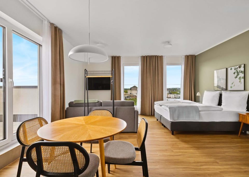 Bed, Seating area, Bedroom