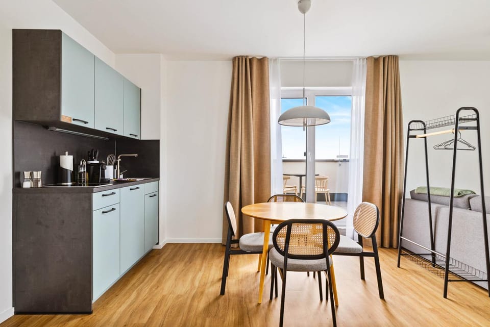Kitchen or kitchenette, Seating area, Dining area