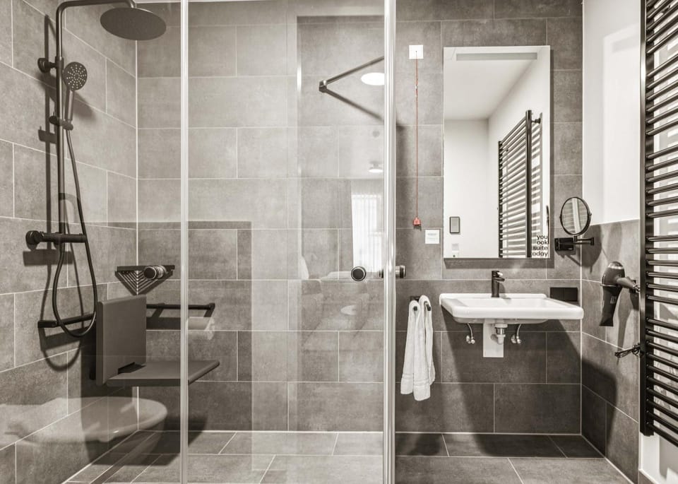 Shower, Bathroom, towels