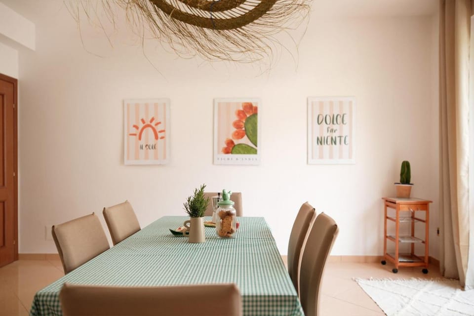 Living room, Decorative detail, Seating area, Dining area