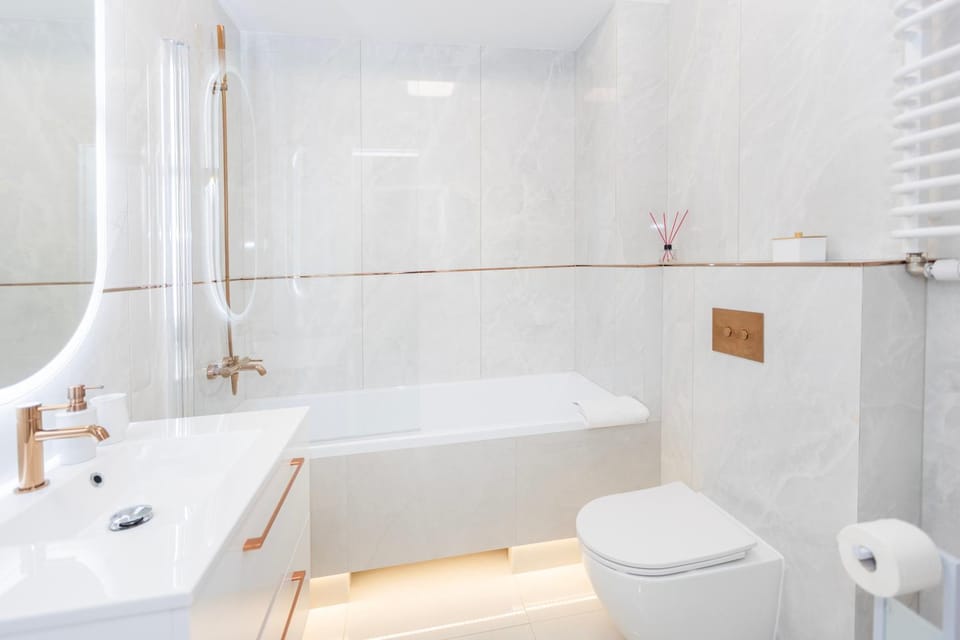 Shower, Toilet, Bathroom, Bath, towels
