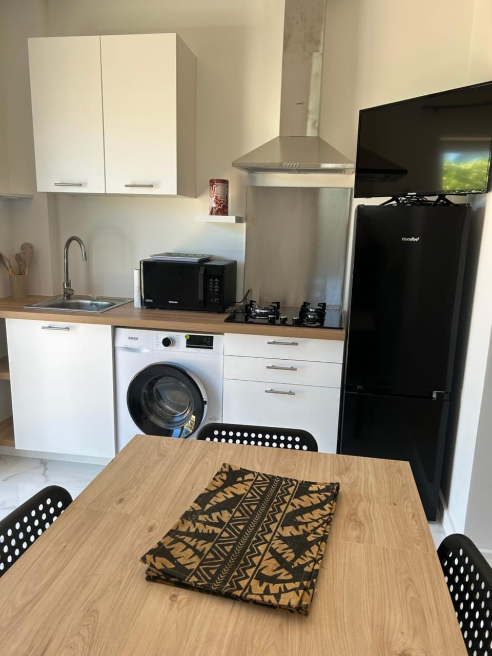 Coffee/tea facilities, Kitchen or kitchenette, microwave, stove, toaster, washing machine