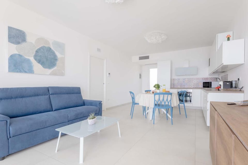 Kitchen or kitchenette, Living room, Seating area, oven, stove