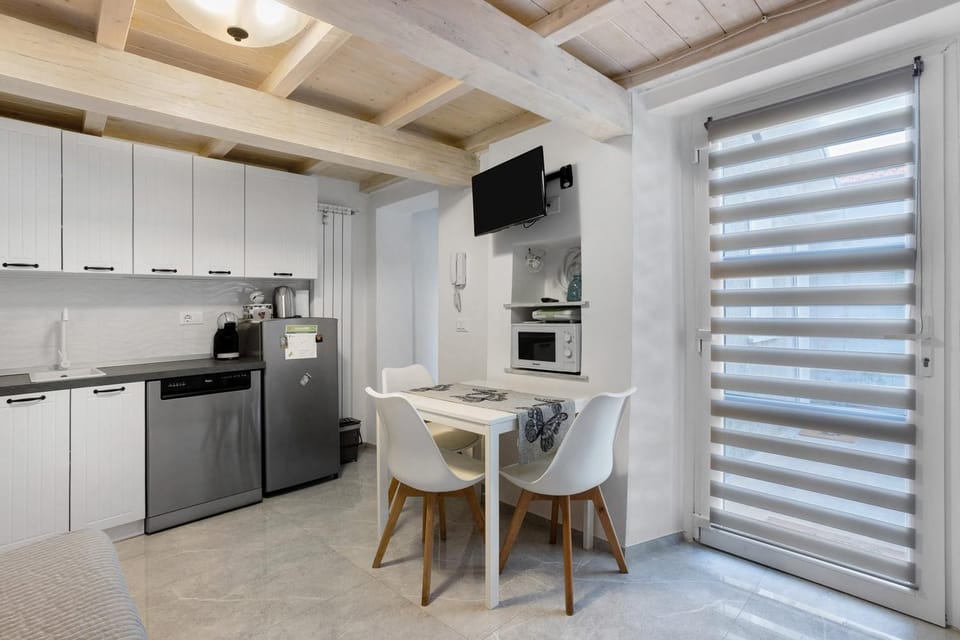 Property building, Kitchen or kitchenette, Living room
