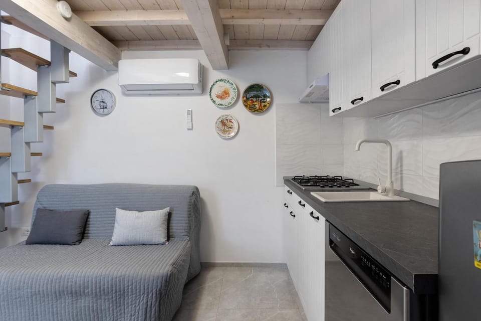 Property building, Kitchen or kitchenette, Living room