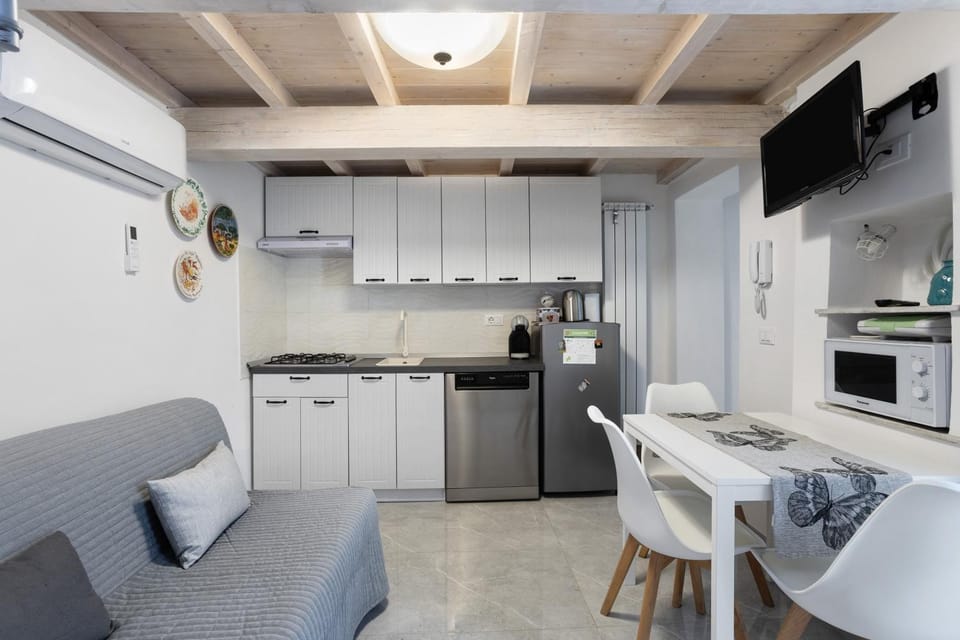 Property building, Kitchen or kitchenette, Living room