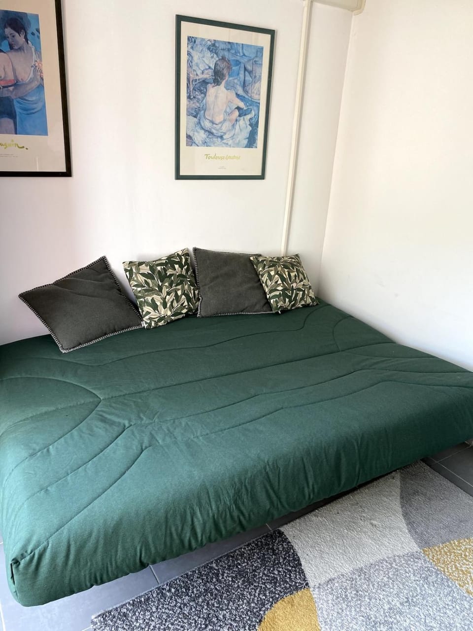 Bed, Living room