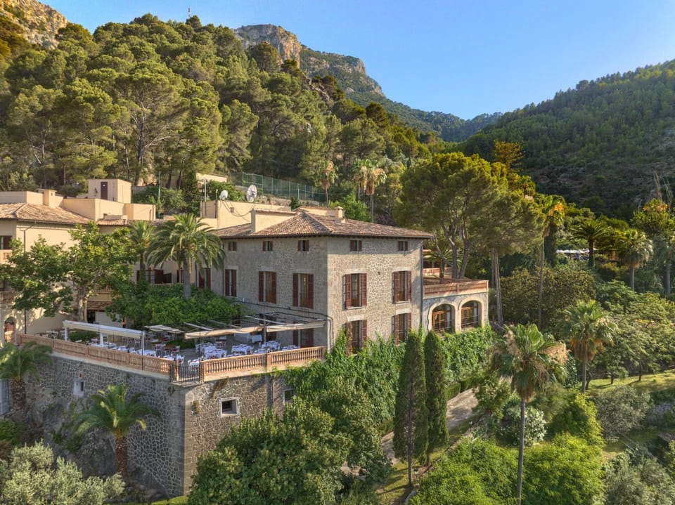 Property building, Day, Natural landscape, Mountain view