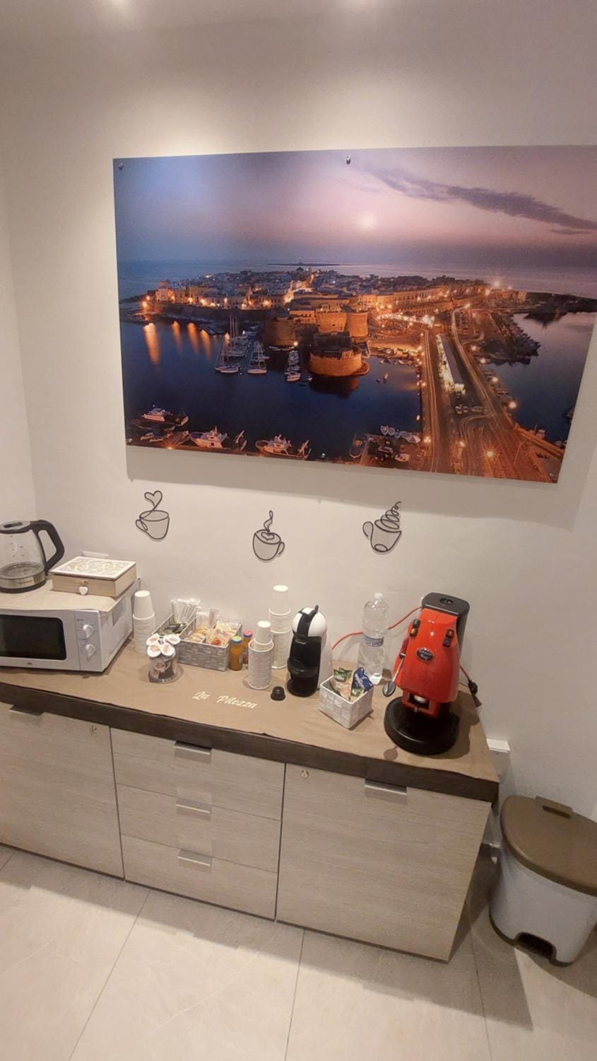 Coffee/tea facilities, Breakfast