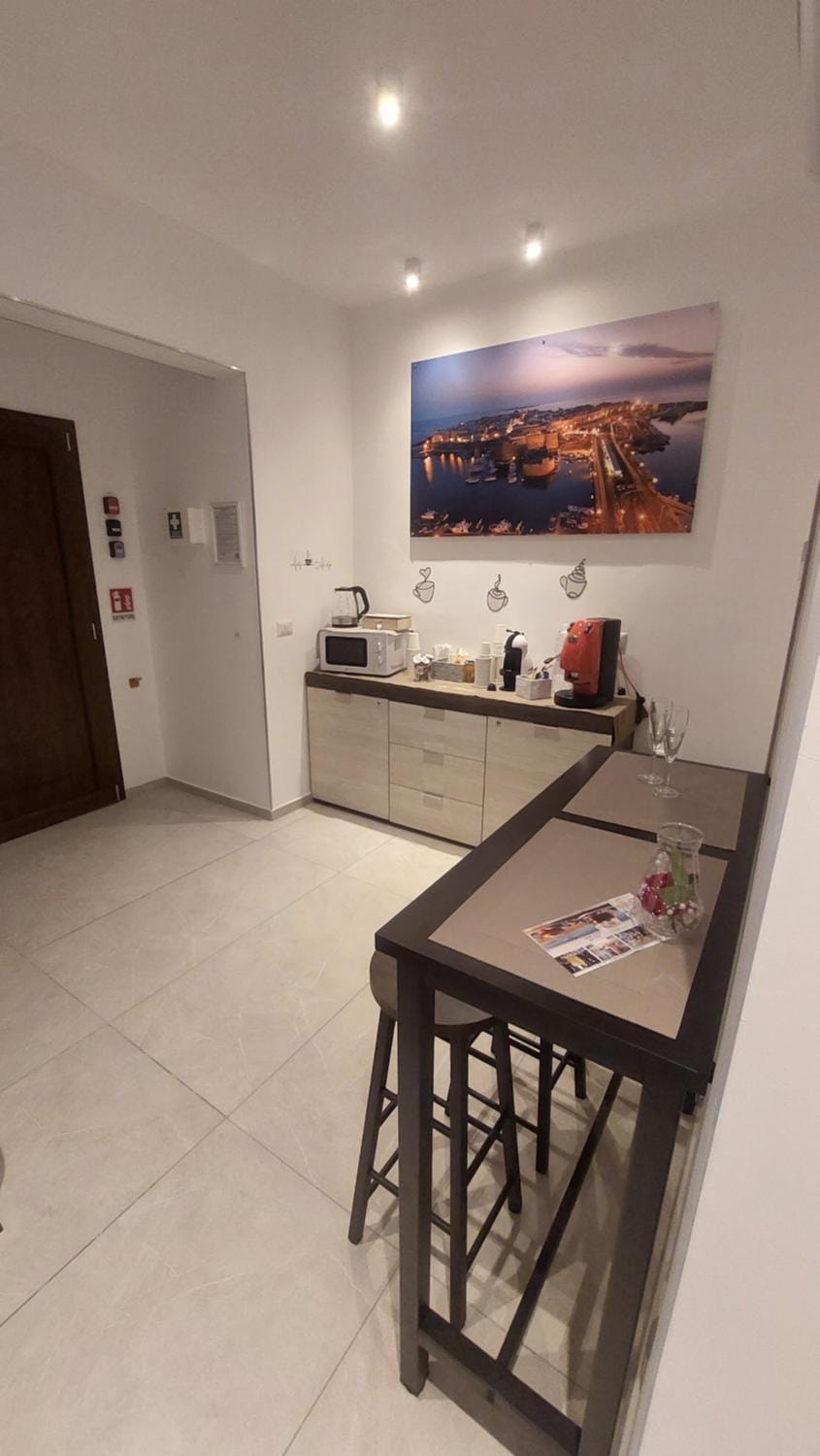 Coffee/tea facilities, Breakfast