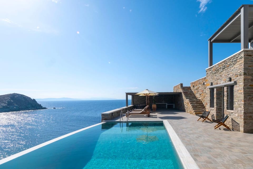 Property building, Balcony/Terrace, Pool view, Sea view, Swimming pool, Swimming pool, sunbed