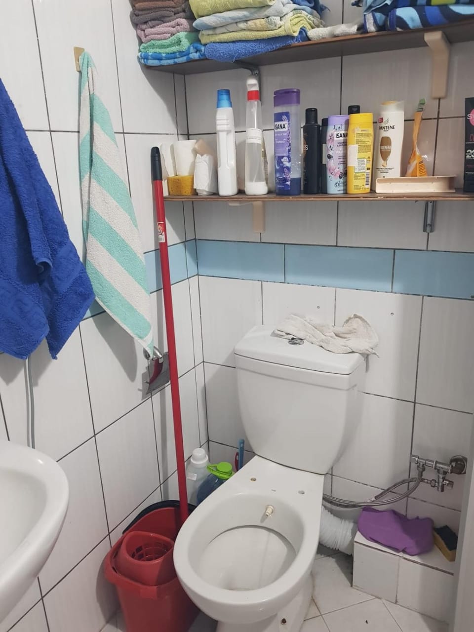Toilet, Bathroom, towels