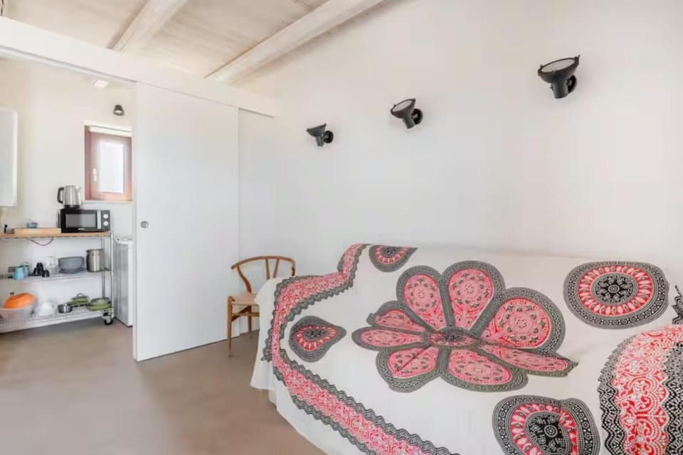 Bed, Living room, Photo of the whole room