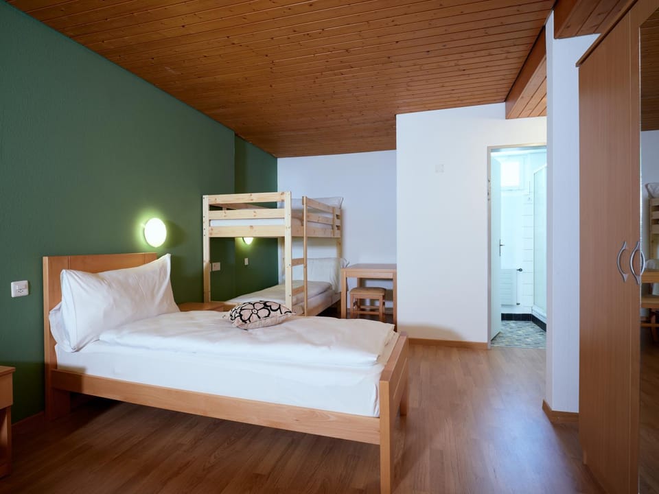 Photo of the whole room, Bedroom, Family