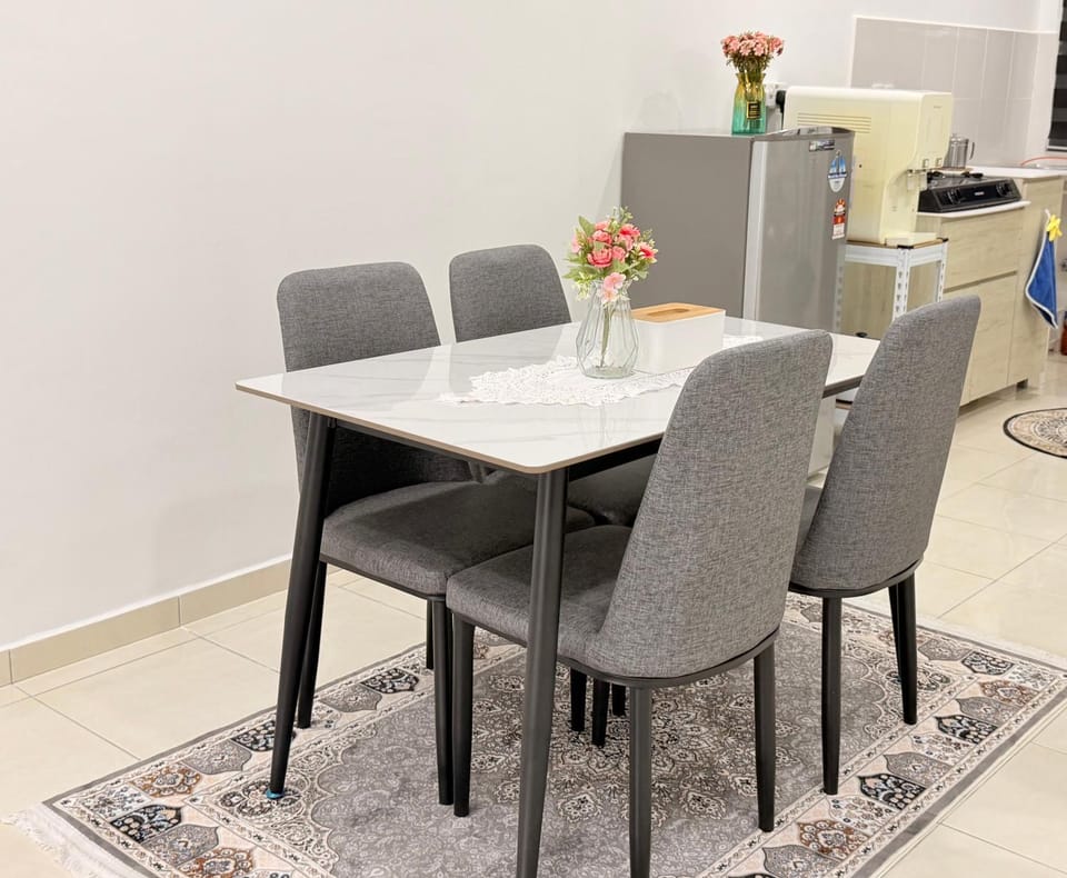 Seating area, Dining area
