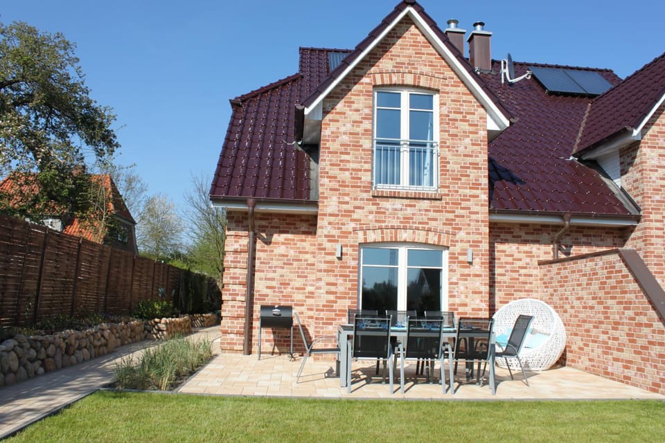 Property building, Garden, Balcony/Terrace