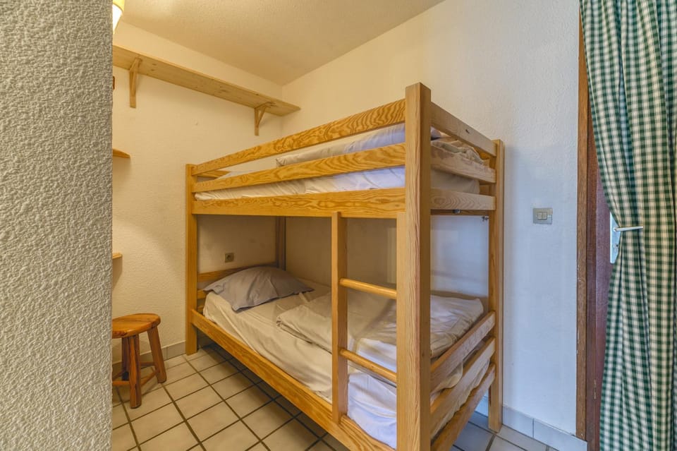 Property building, Living room, Bedroom