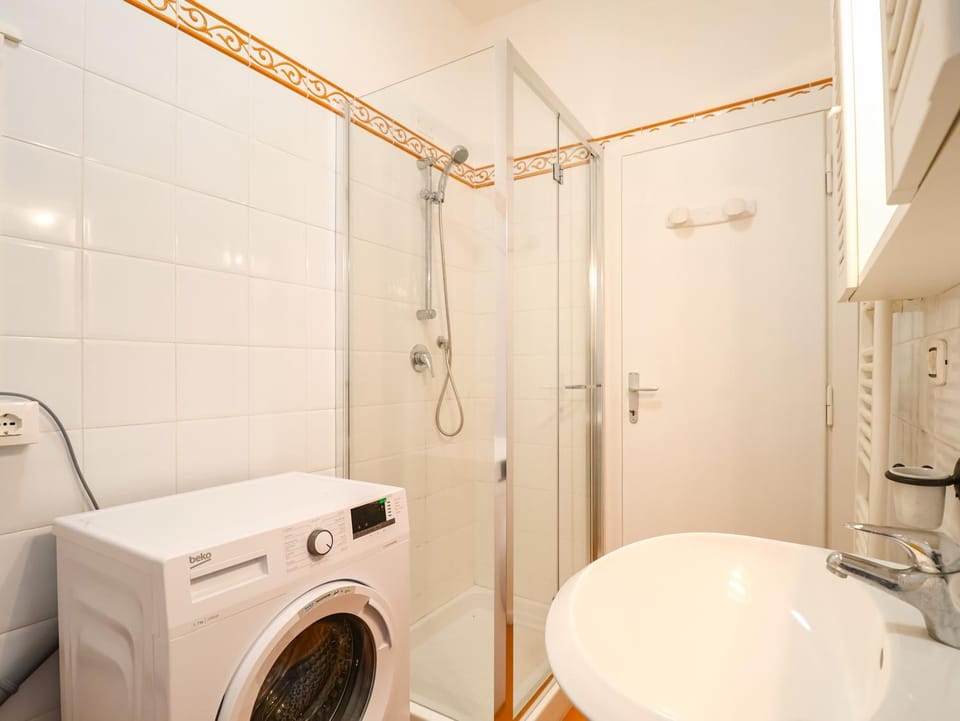 Shower, Bathroom, washing machine