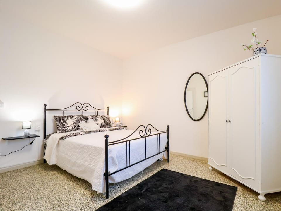 Bed, Photo of the whole room, Bedroom, wardrobe