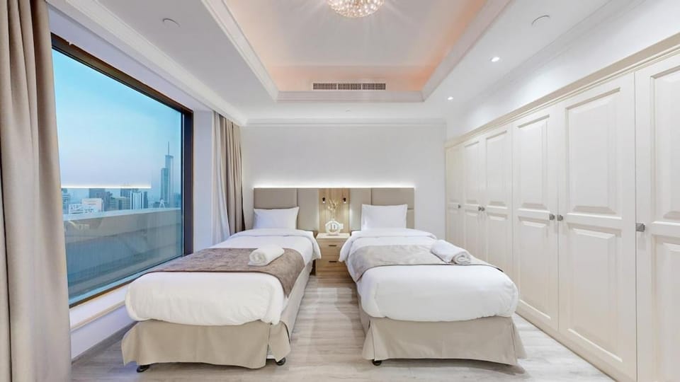 Dream Views & Private Yacht Apartment in Dubai