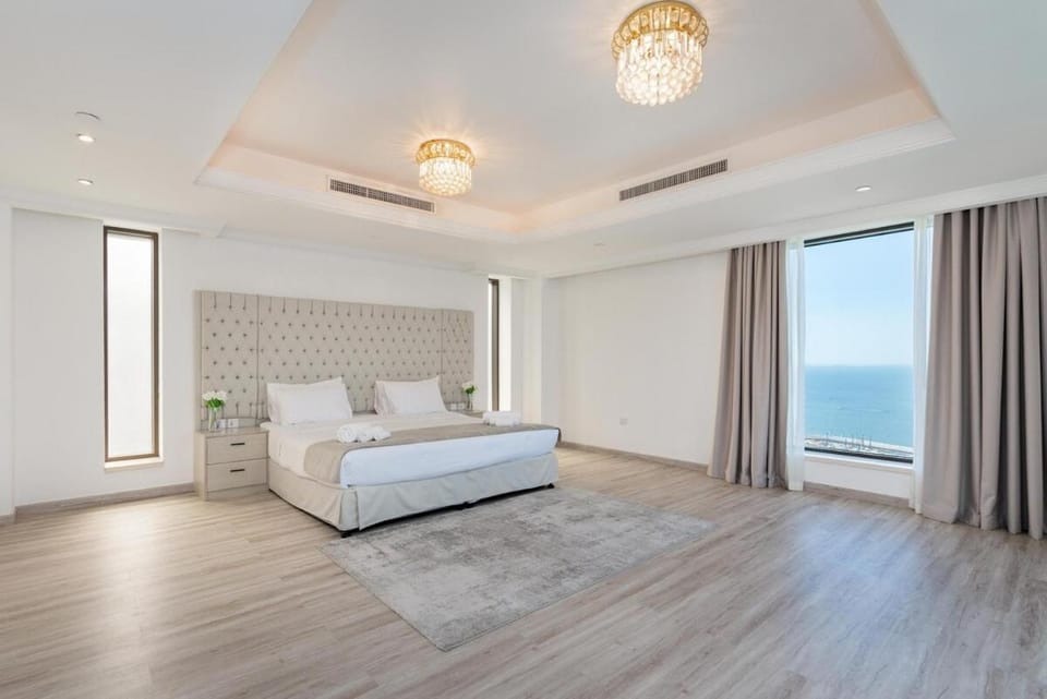 Dream Views & Private Yacht Apartment in Dubai