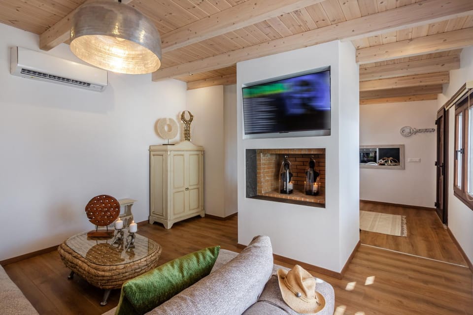 TV and multimedia, Living room, Seating area, air conditioner