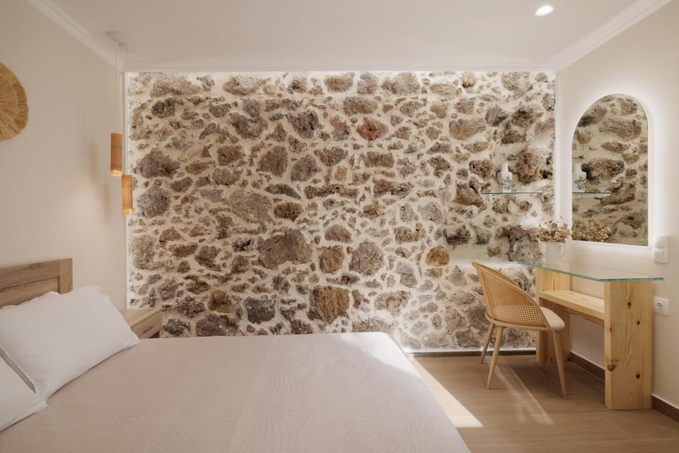 Bed, Seating area, Bedroom