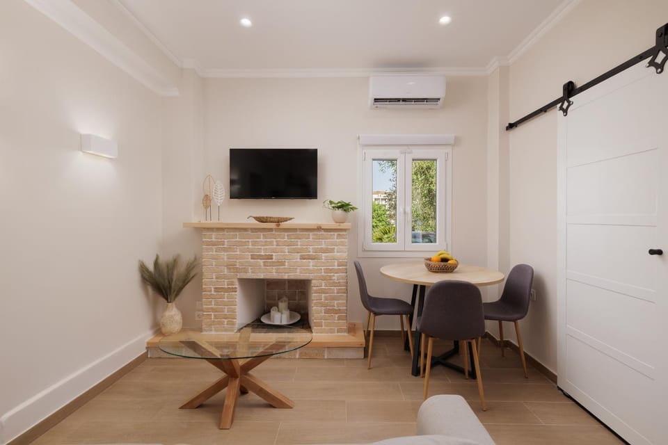 TV and multimedia, Living room, Seating area, Dining area