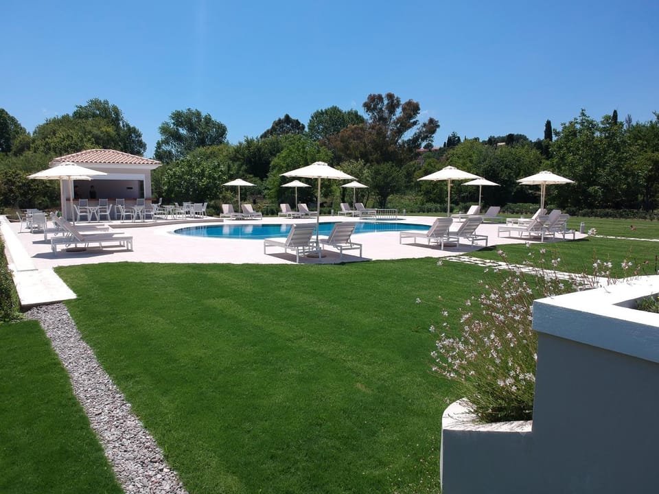 Spring, Day, Swimming pool, sunbed
