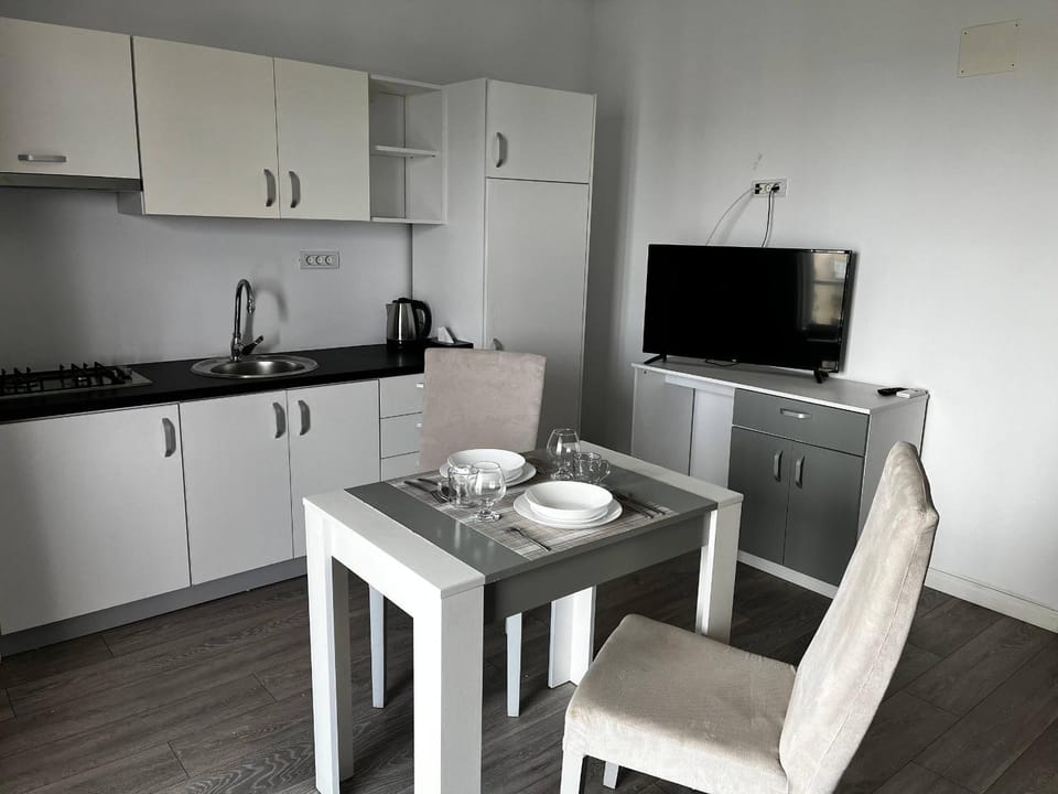TV and multimedia, Coffee/tea facilities, Kitchen or kitchenette, Seating area, Dining area, Bedroom, minibar, stove