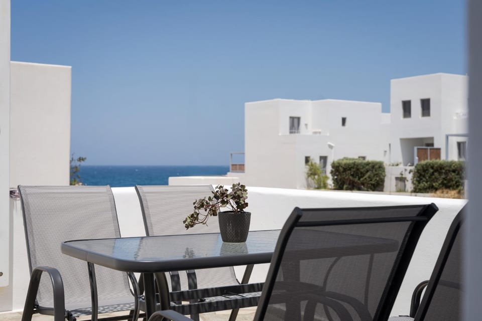View (from property/room), Balcony/Terrace, Seating area, Dining area, Sea view