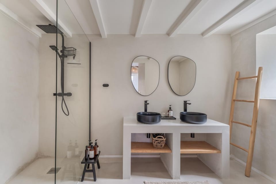 Bathroom, Living room