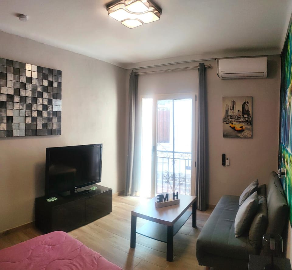 TV and multimedia, Living room, Seating area, air conditioner