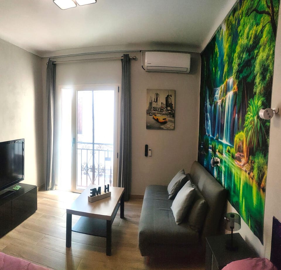Communal lounge/ TV room, TV and multimedia, Living room, Seating area, Evening entertainment, air conditioner