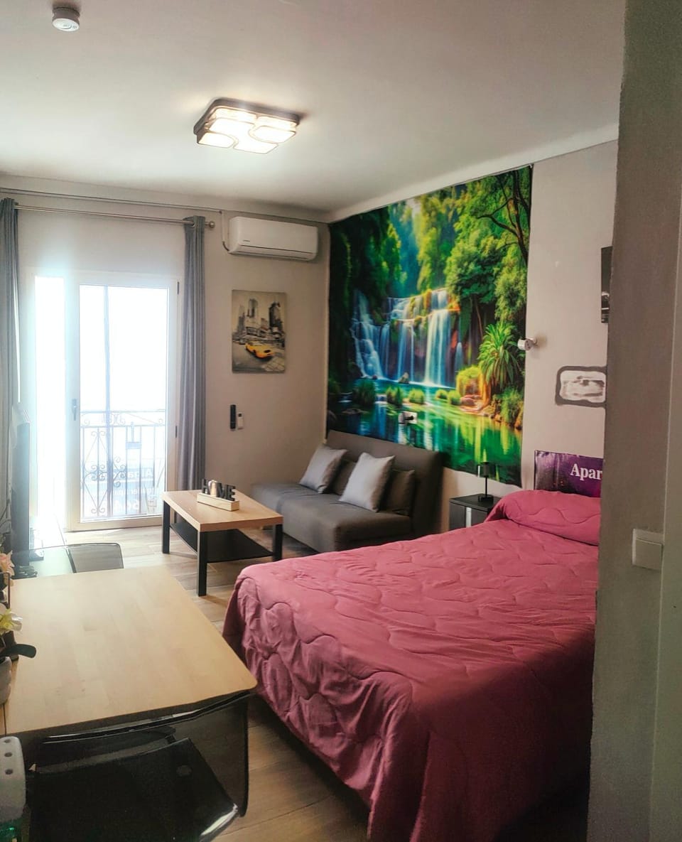 Bed, TV and multimedia, Living room, Photo of the whole room, Seating area, Bedroom