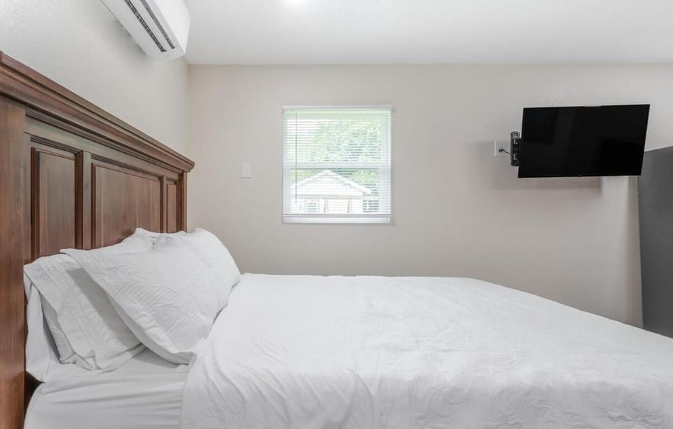 Bed, TV and multimedia