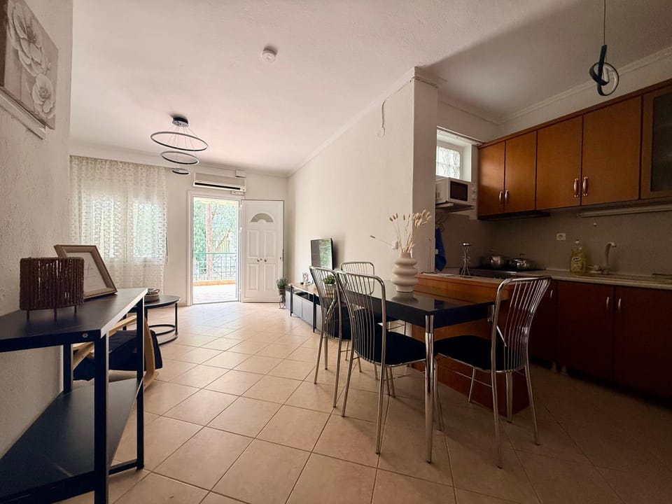 Dining area, kitchen