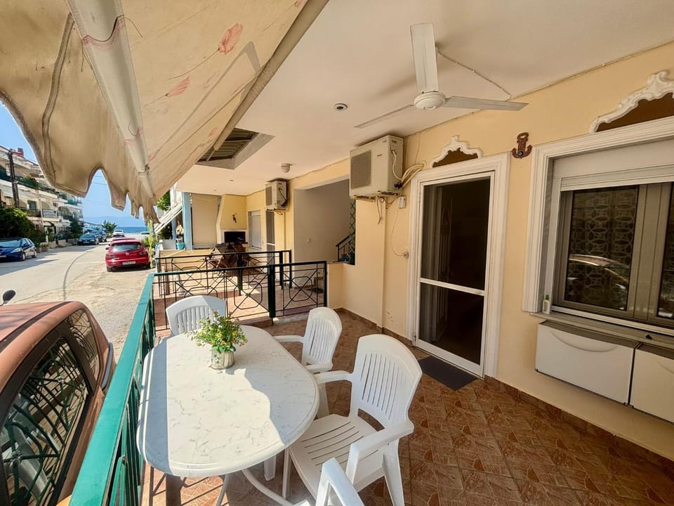 View (from property/room), Balcony/Terrace, Dining area